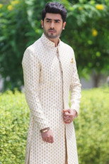 Akshay Mhatre as Naren Vyas in Piyaa Albela