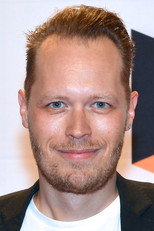 Filip Struwe as Host in Sajber