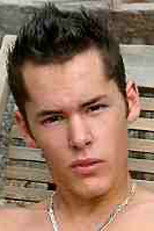Foto retrato de Josh Thomas