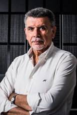 António Capucho as Self in Já Está