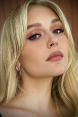 Alyvia Alyn Lind