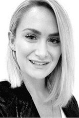 Kristina Bergmann as Pernille - Laurits' mom in Klassens Perfekte Jul
