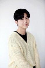 Lee Seung-yub as Baek Han in Vampire Flower