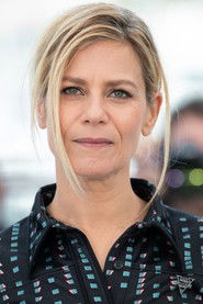 Photo of Marina Foïs image size 1051x1576