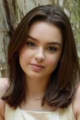 Photo of Isabella Moreira image size 365x548