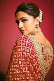 Photo of Deepika Padukone image size 500x750