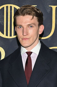 Photo of Ewan Mitchell image size 1000x1500