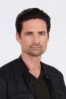 Photo of Warren Christie image size 300x450