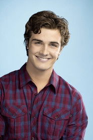 Photo of Beau Mirchoff image size 569x854