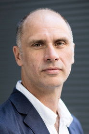 Photo of Jesse Armstrong image size 2000x3000