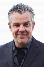 Photo of Danny Huston image size 400x600