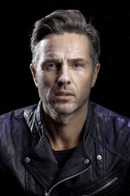 Photo of Peter Jöback image size 2000x3000