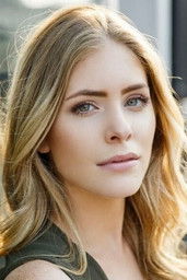 Photo of Jordan Claire Robbins image size 385x577