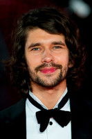 Photo of Ben Whishaw image size 300x450