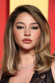 Photo of Madelyn Cline image size 1000x1500