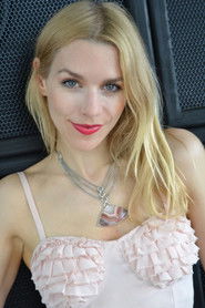 Photo of Julia Dietze image size 2000x3000