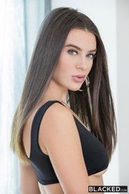Photo of Lana Rhoades image size 853x1280