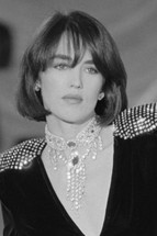 Photo of Isabelle Adjani image size 323x484
