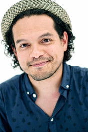 Photo of Luis Oliva image size 400x600