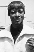 Photo of Mae Mercer image size 300x450