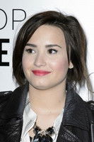 Photo of Demi Lovato image size 300x450