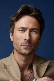 Photo of Glen Powell image size 2000x3000