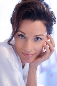 Photo of Sarah Deakins image size 1871x2808