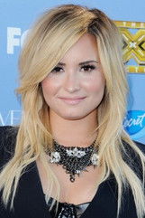 Photo of Demi Lovato image size 362x543