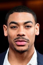 Photo of Aaron Pierre image size 784x1176