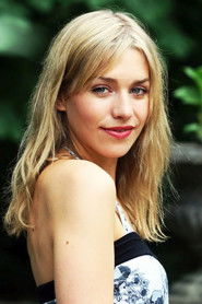 Photo of Julia Dietze image size 800x1200