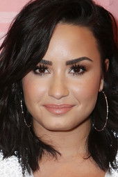 Photo of Demi Lovato image size 383x574