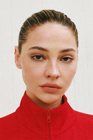 Photo of Madelyn Cline image size 1000x1500