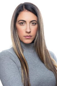 Photo of Caitlin Dechelle image size 800x1200