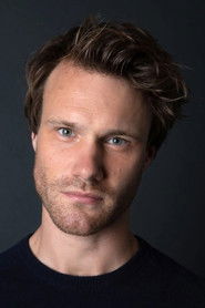 Photo of Hugh Skinner image size 1000x1500