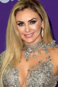 Photo of Aracely Arámbula image size 1000x1500