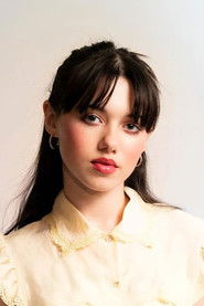 Photo of Violet McGraw image size 607x910