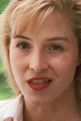 Photo of Holly Floria image size 375x562