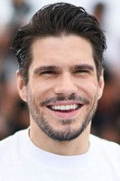 Photo of François Civil image size 300x450