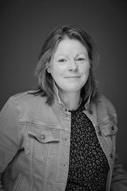 Photo of Jo Lewis image size 427x640