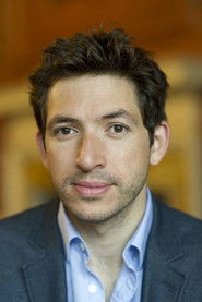 Photo of James Fox image size 334x500