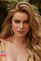 Photo of Rayanne Morais image size 300x450