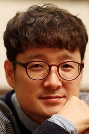 Photo of Park Hoon-jung image size 400x600