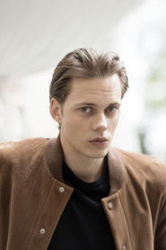 Photo of Bill Skarsgård image size 969x1454