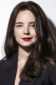 Photo of Louise Peterhoff image size 800x1200