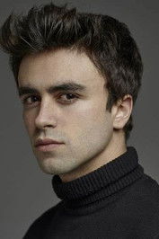 Photo of Itzan Escamilla image size 400x600