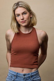 Photo of Georgia Simmons image size 2000x2998