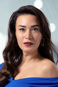Photo of Ecem Özkaya image size 600x900