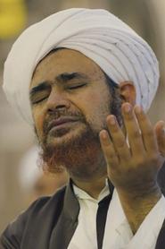 Photo of Habib Umar Bin Hafiz image size 300x450