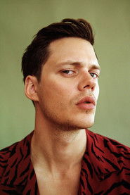 Photo of Bill Skarsgård image size 800x1199
