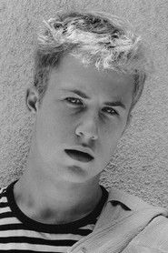 Photo of Dylan Minnette image size 543x815